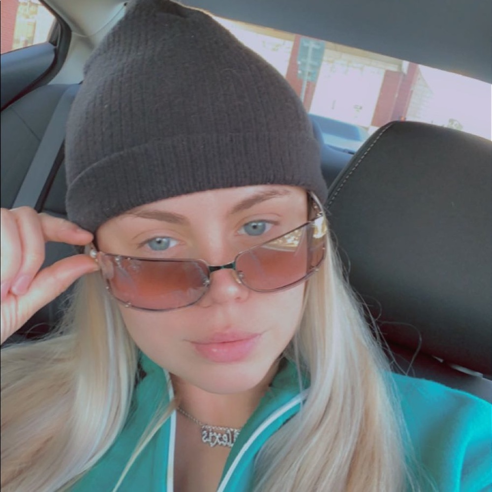 Meet your Posher, Alexis